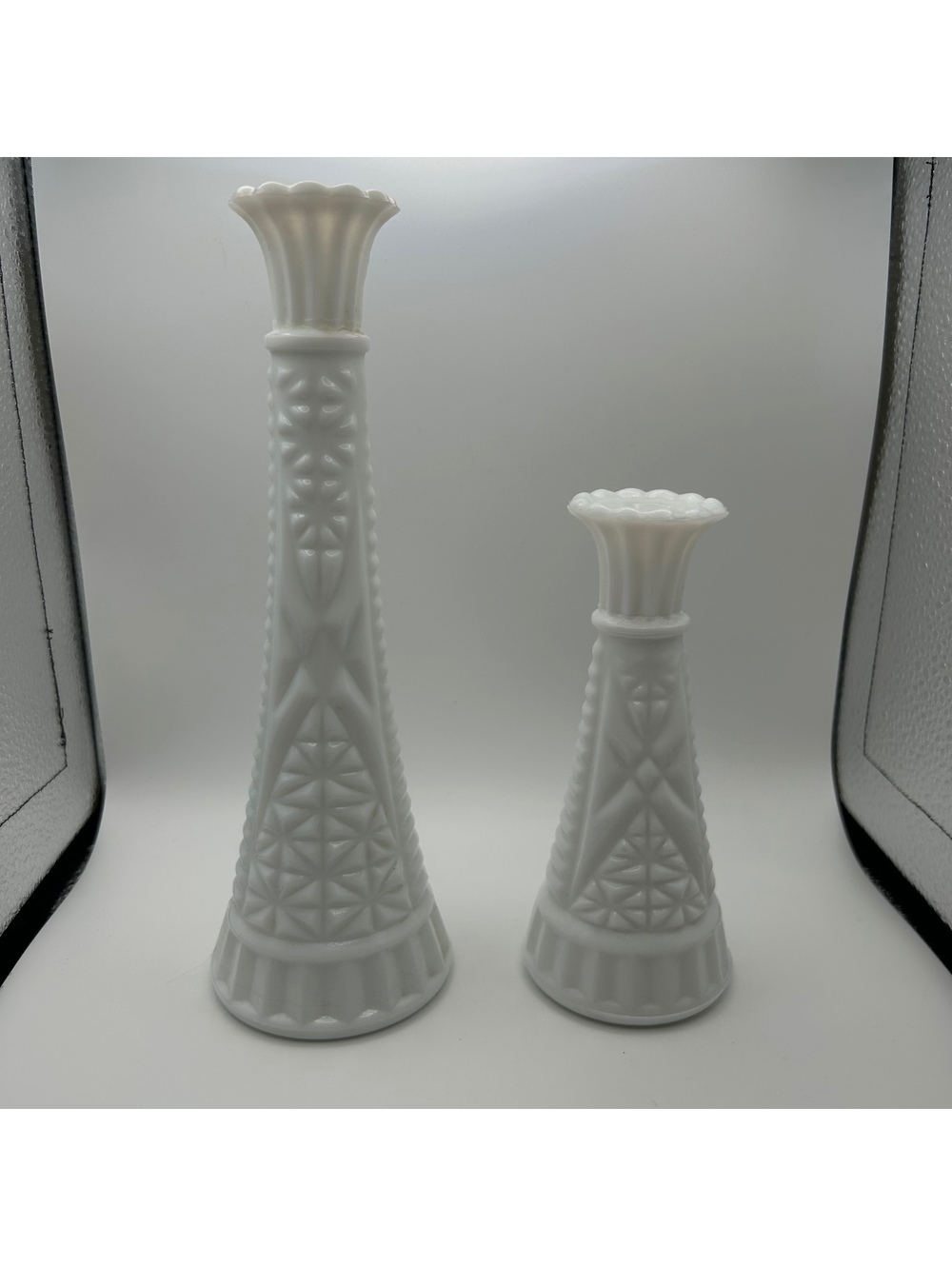 Vintage Set of Anchor Hocking Milk Glass Bud Vase Stars And Bars